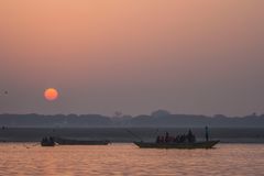 AMANECER EN EL GANGES II