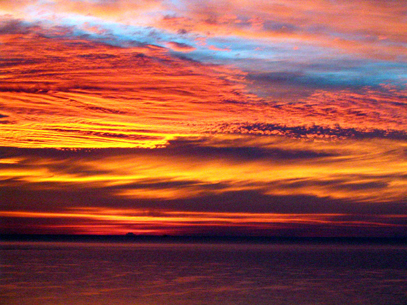 Amanecer en el mar