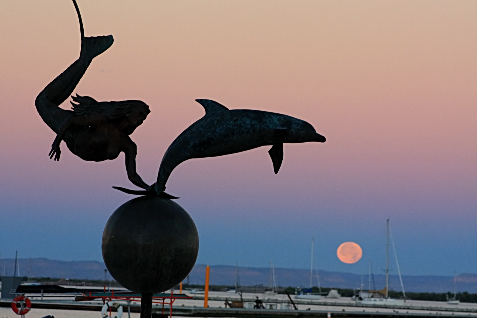 Amanecer en el Puerto de La Paz