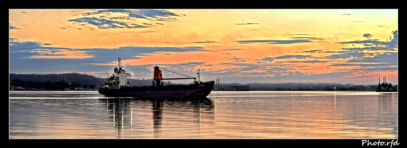 Amanecer en la bahía