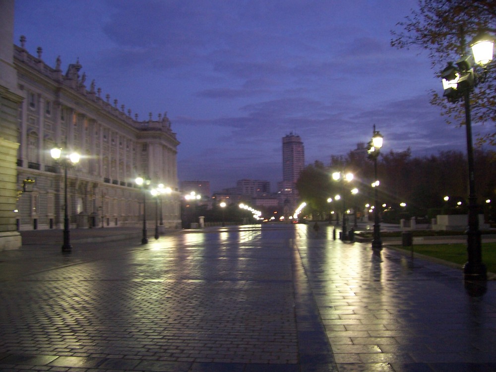 Amanecer en la plaza de Oriente