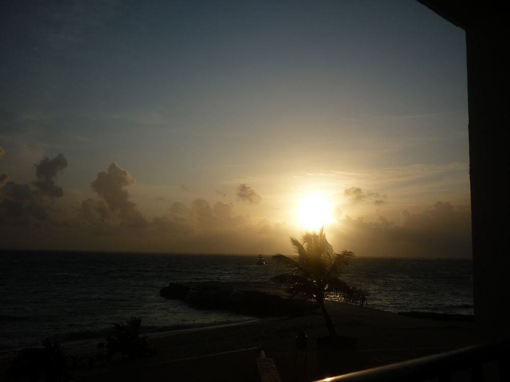 Amanecer en San Andres Islas by Sonia Osorio Serna 