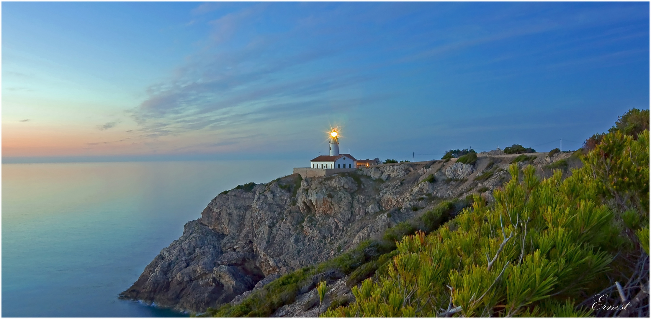 Amanecer Faro de Capdepera..............................Mallorca.