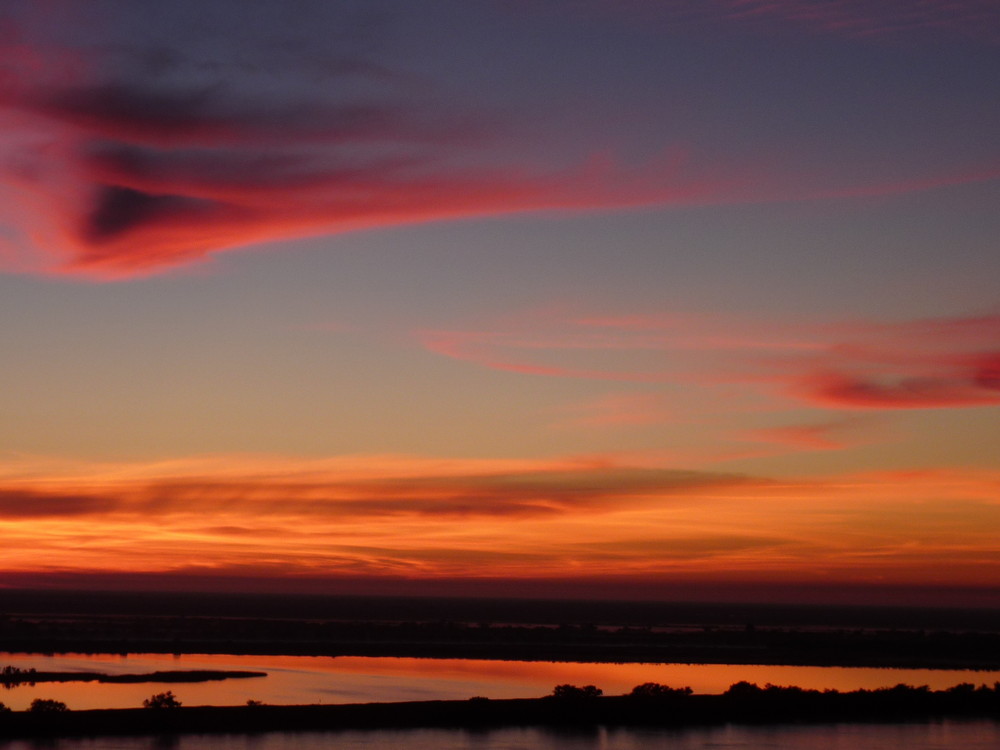 AMANECER SOBRE EL PARANA