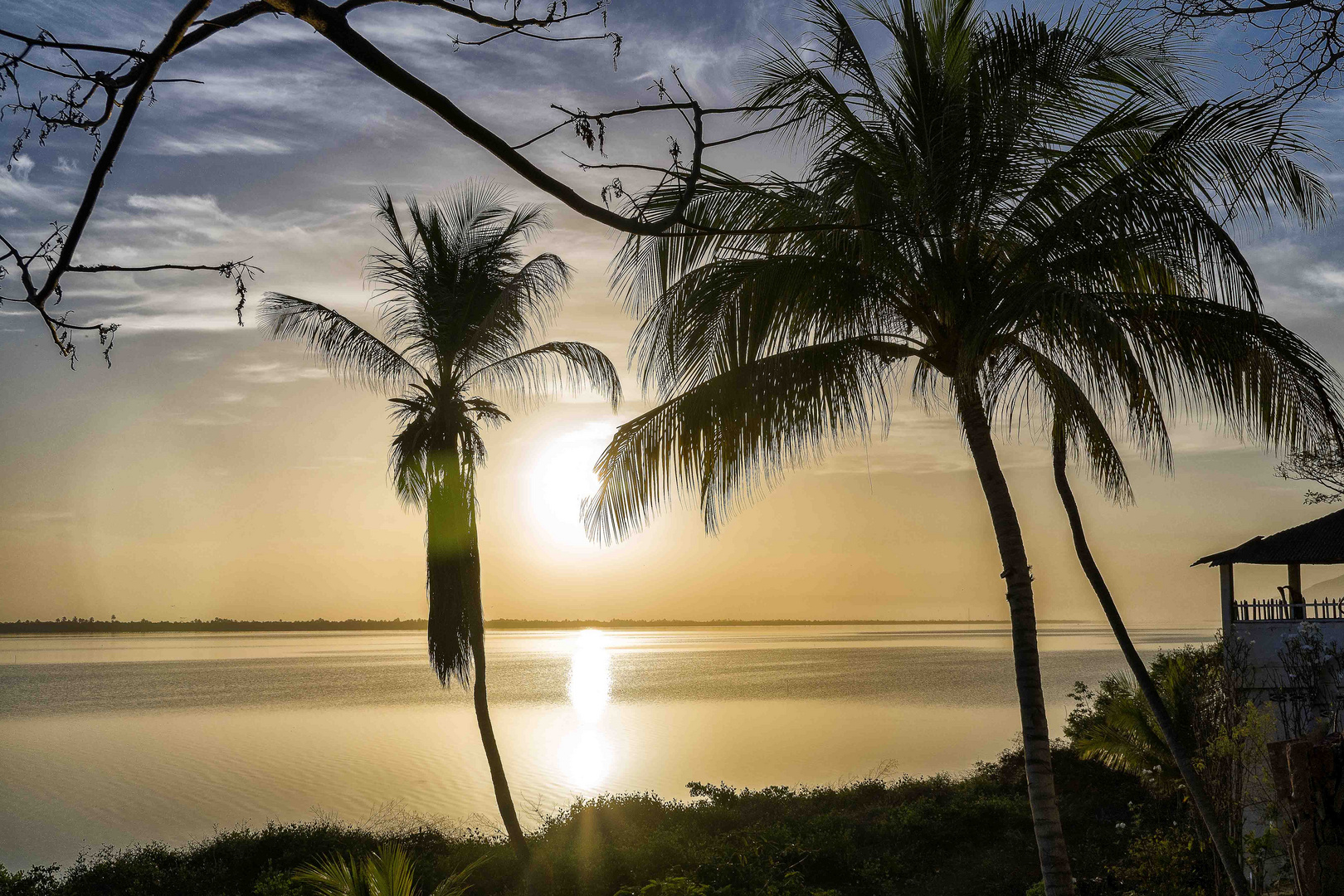 AMANECER SOBRE LA LAGUNA DE UNARE