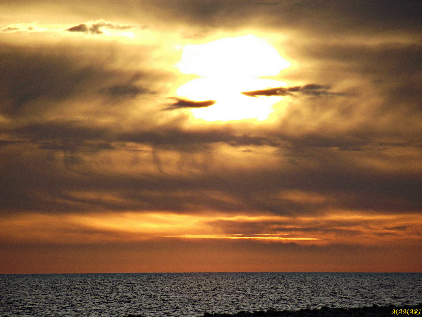 AMANECER TURBIO Y DIFERENTE