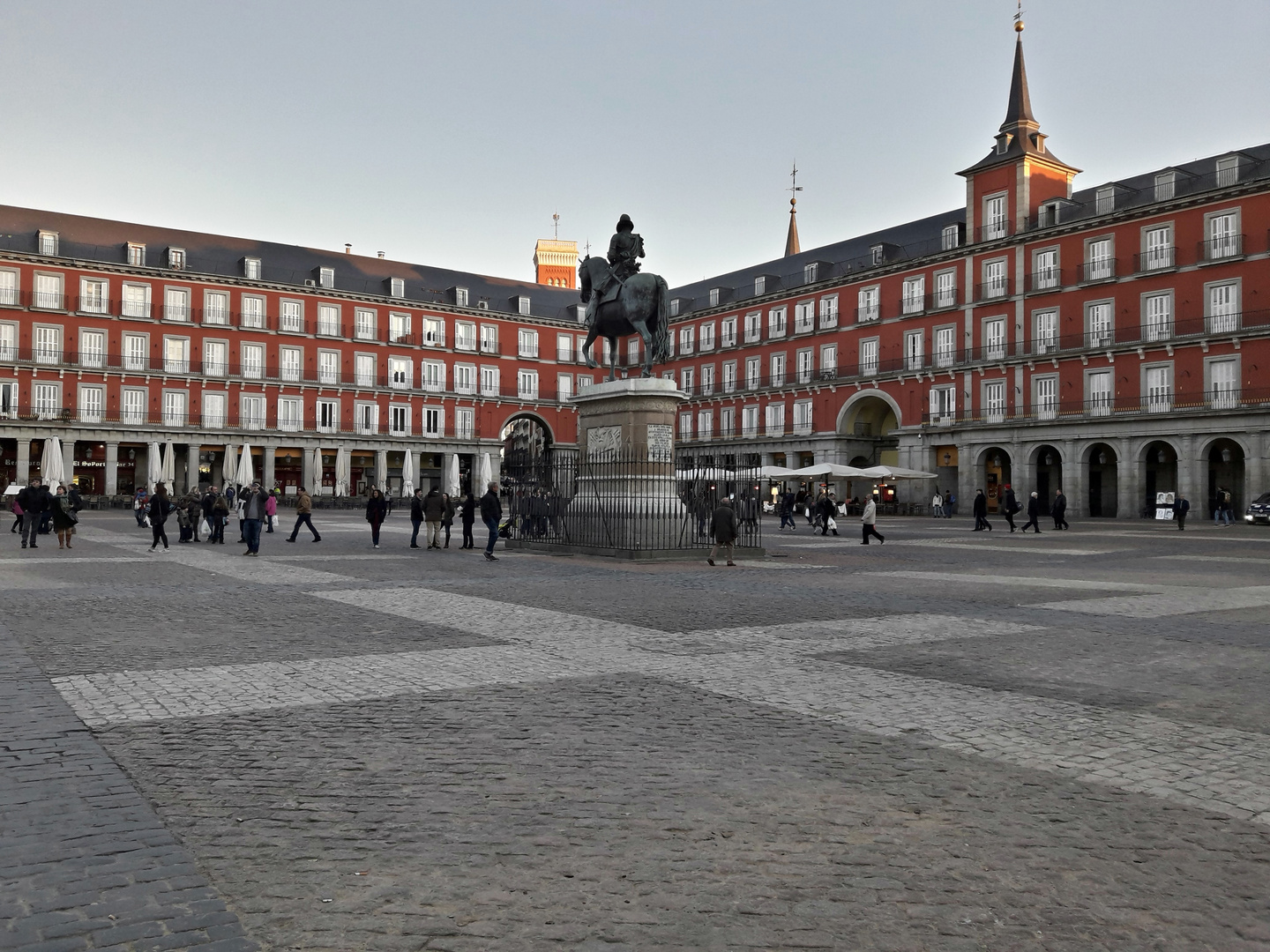 Amaneciendo en la plaza Mayor