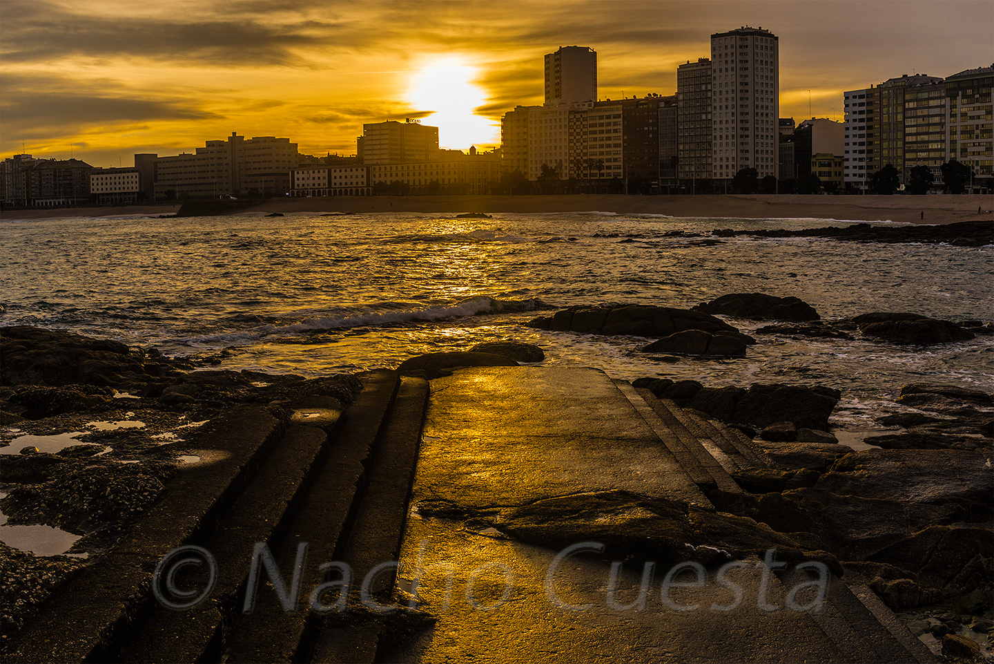 AMANECIENDO EN RIAZOR