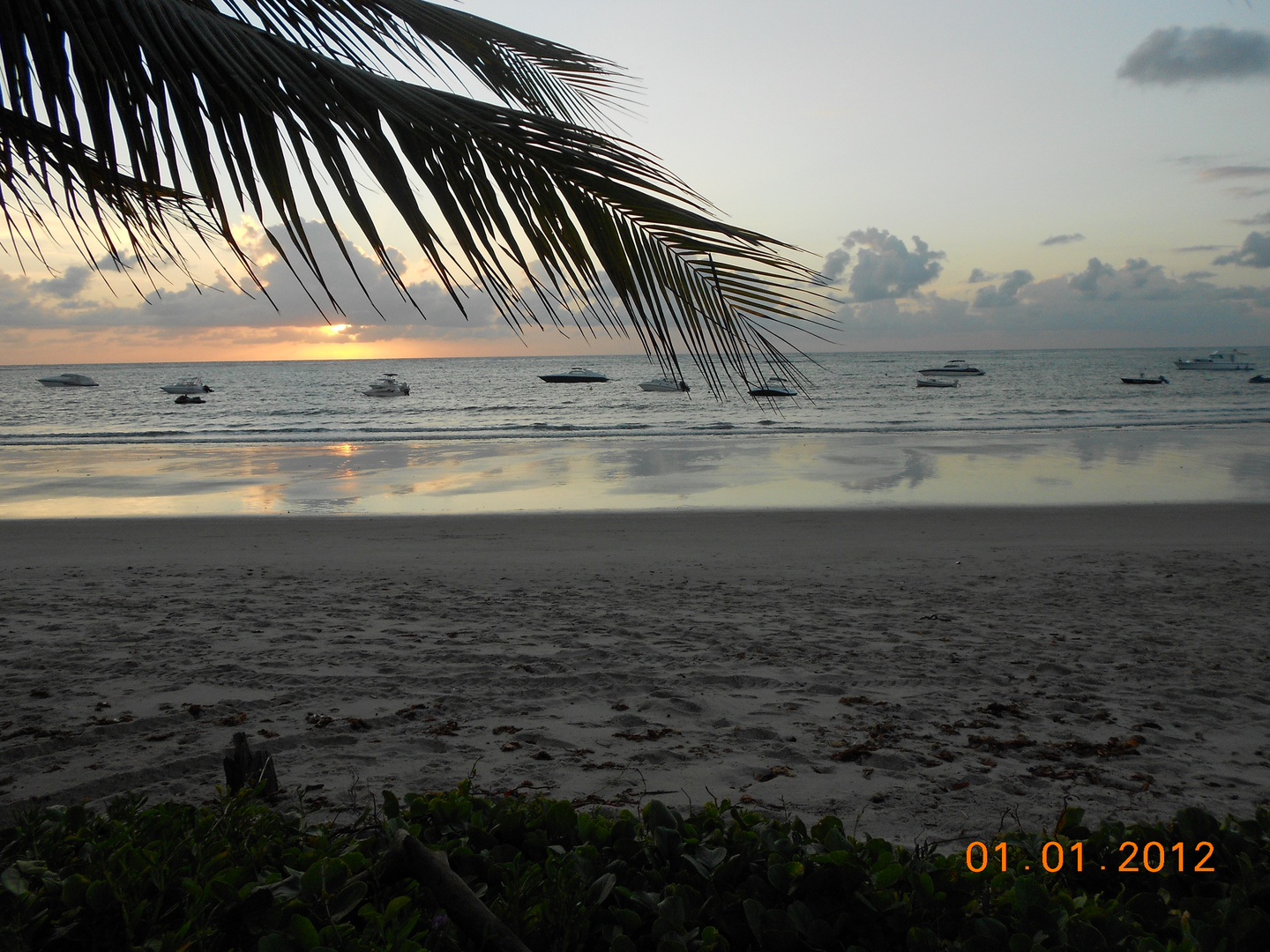 AMANHECER DO ANO 2012 PRAIA DO NORDESTE NO BRASIL