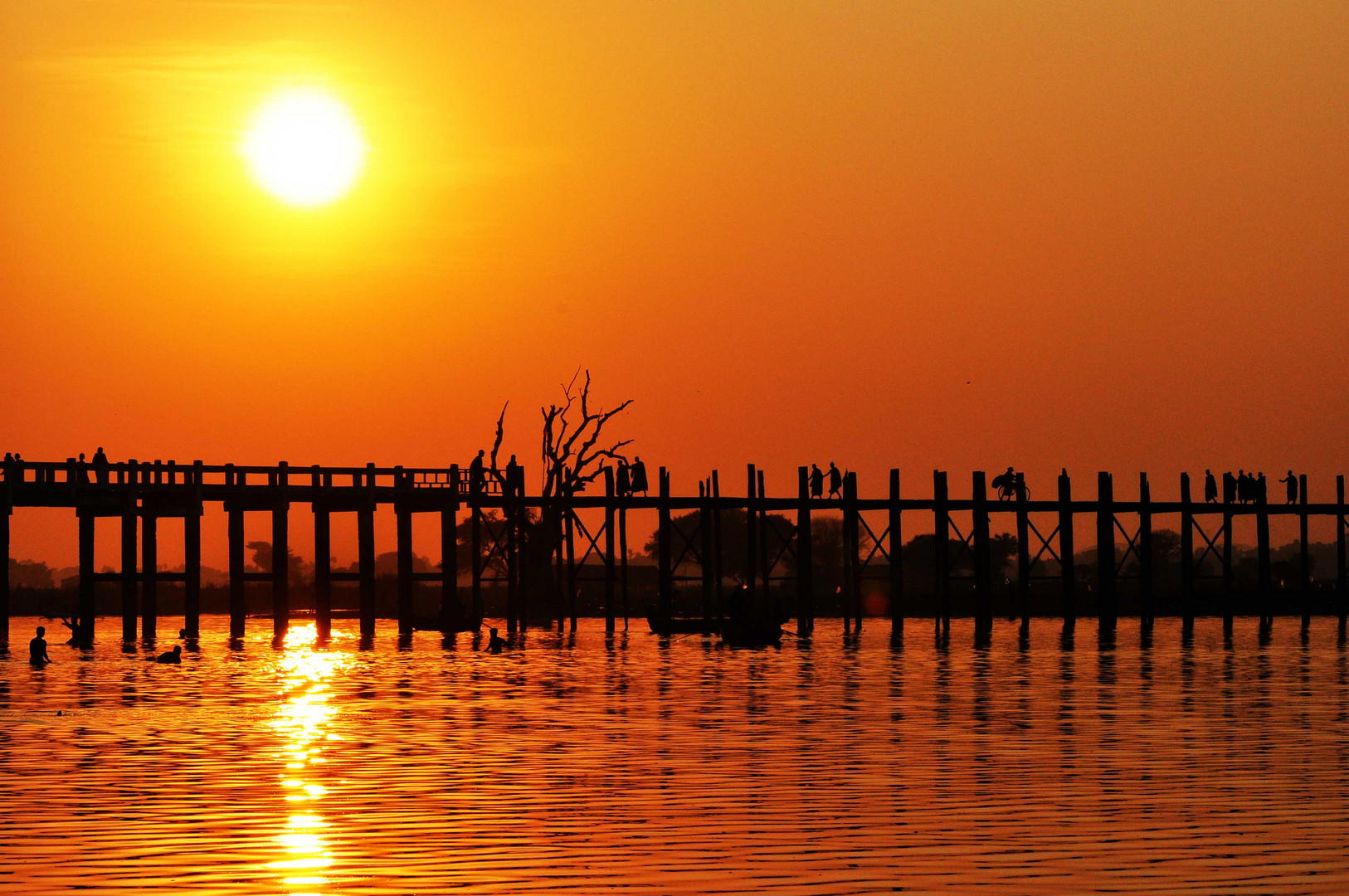 amapura bridge close to mandalay