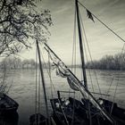 Amarré en bord de Loire, un fûtreau, bateau de pêche à voile carrée