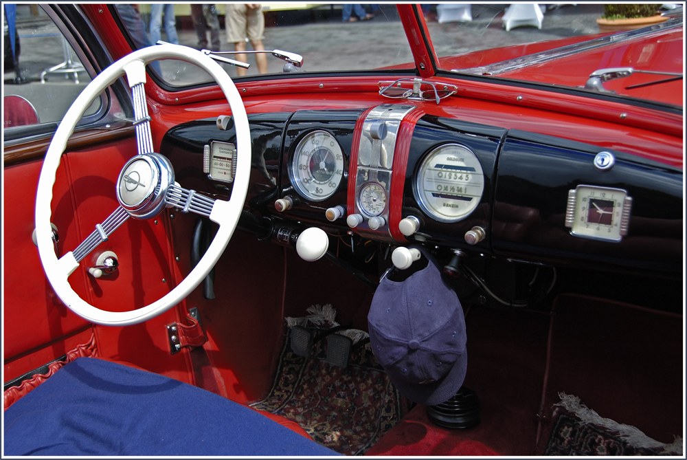 Amaturenbrett des Opel Admiral Baujahr 1953