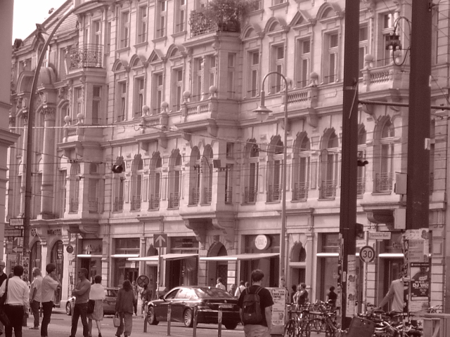 Amazing house wall (Berlin-Sepia-Projekt - Pic. 013)