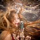 Amazing Underwater Singer Mary