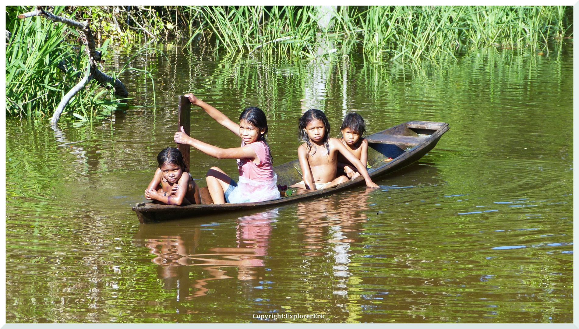 Amazonas 7, Yagua-Kinder mit dem Boot.............