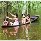 Amazonas 7, Yagua-Kinder mit dem Boot.............