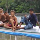 Amazonas Kinder am Fluss