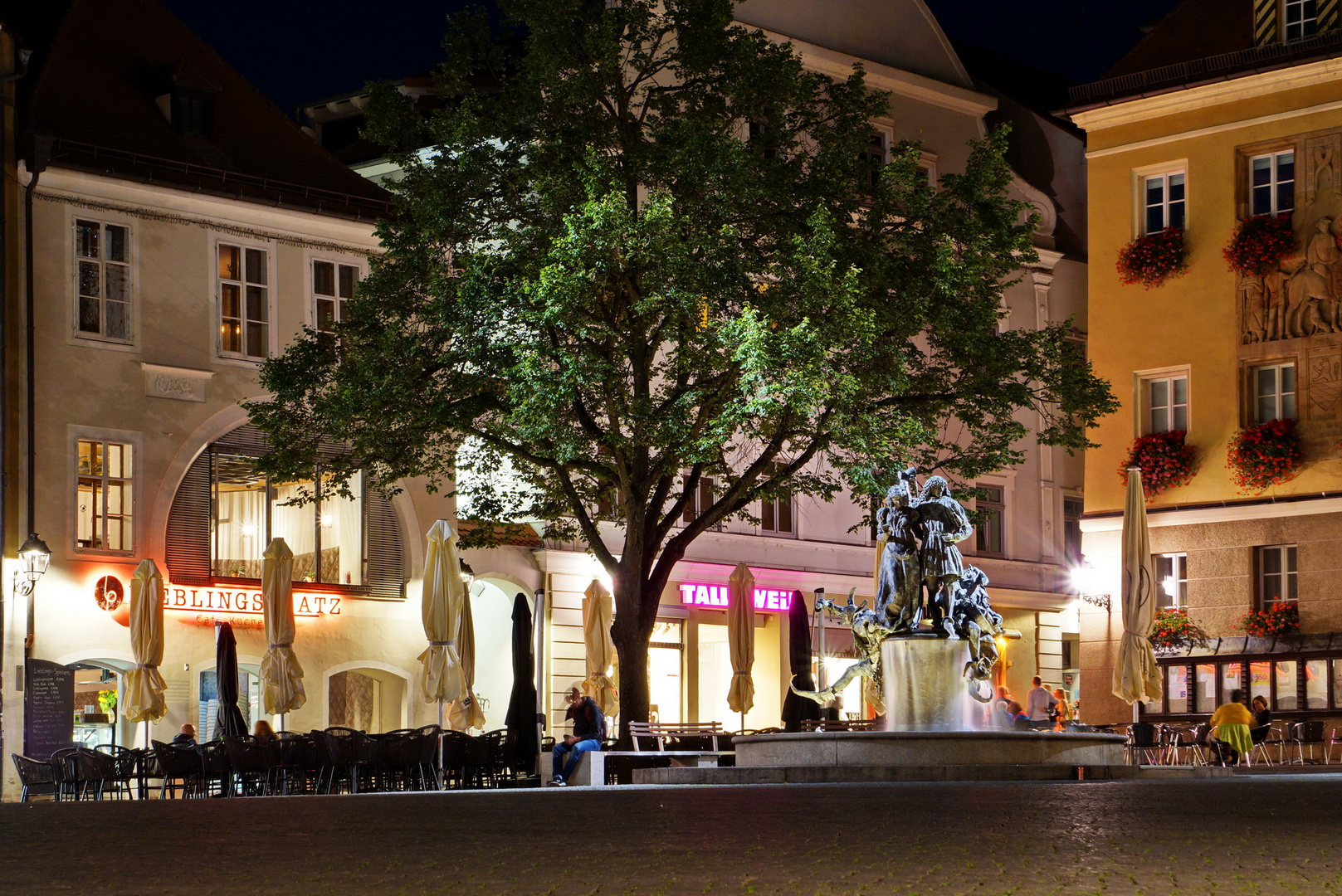 Amberger Marktplatz mit Hochzeitsbrunnen 