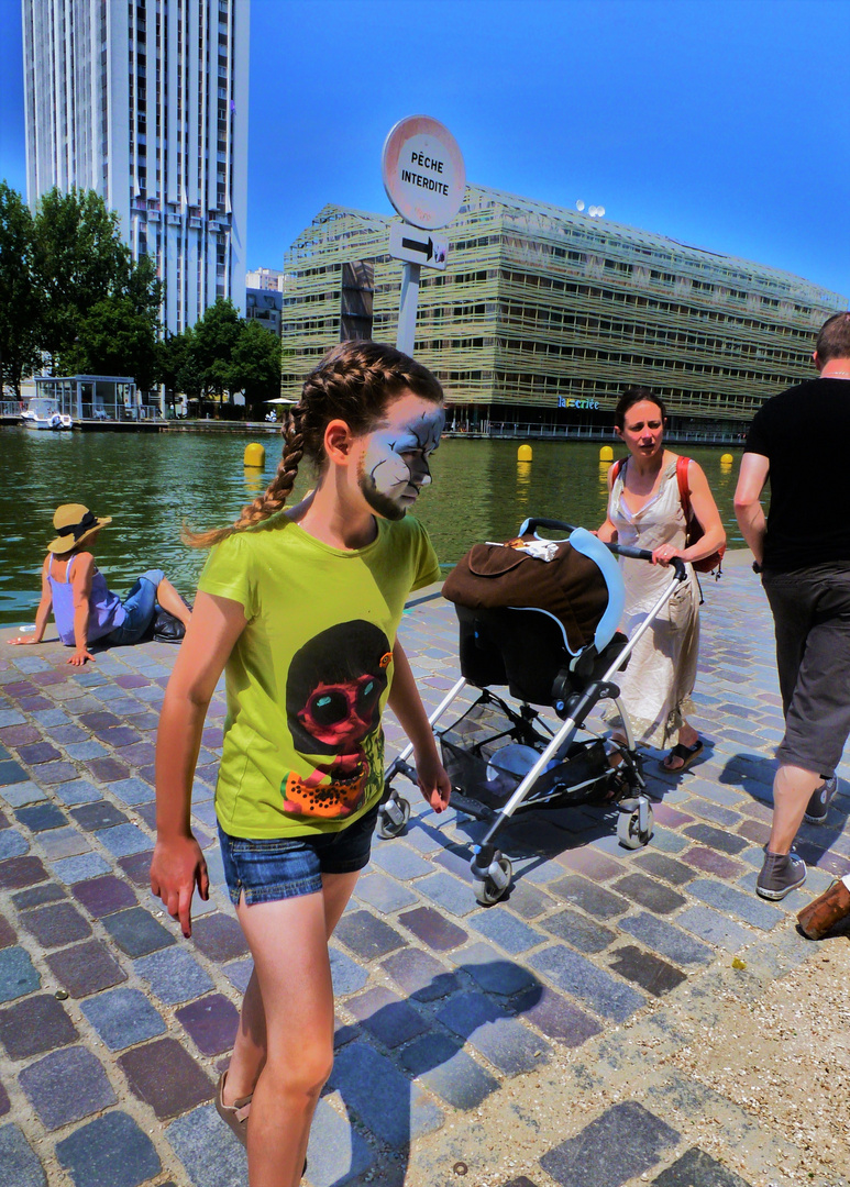 Ambiance au Bassin de la Villette à Paris