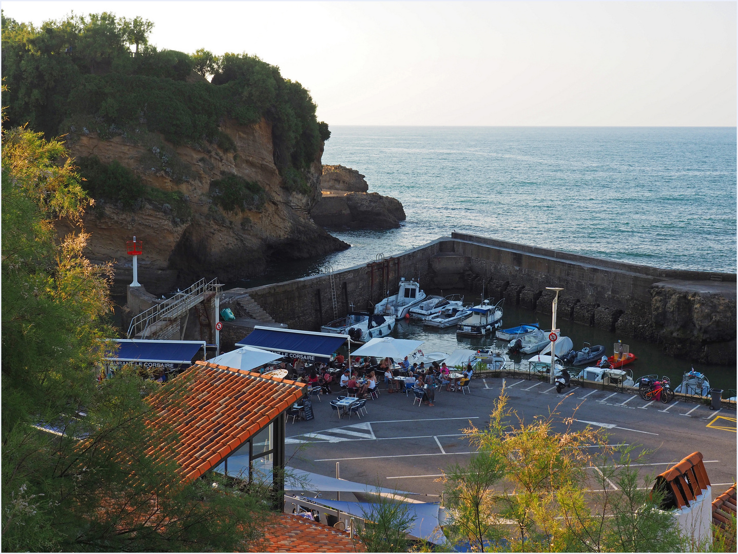 Ambiance au Port des Pêcheurs