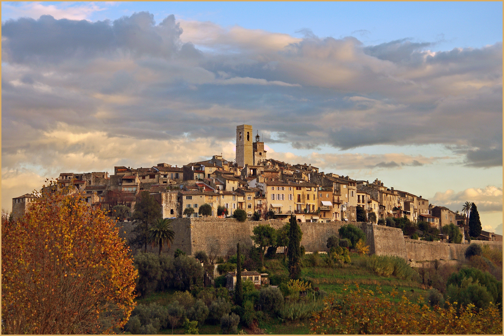  ambiance d  automne à st paul de vence ....