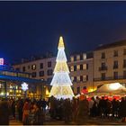 Ambiance de Noël devant les Halles de Bayonne