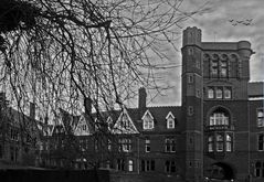 Ambiance Hitchcockienne  --  Girton College, Cambridge  --  Hitchcock Stimmung