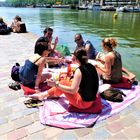 Ambiance près du bassin de la Villette à Paris