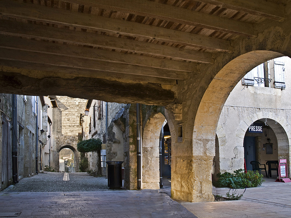 Ambiance sereine à la bastide de La Romieu - Gers - Ruhige Stimmung in der Bastide von La Romieui