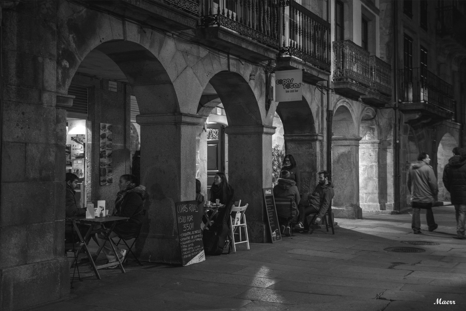 Ambiente nocturno en La Rúa Nueva