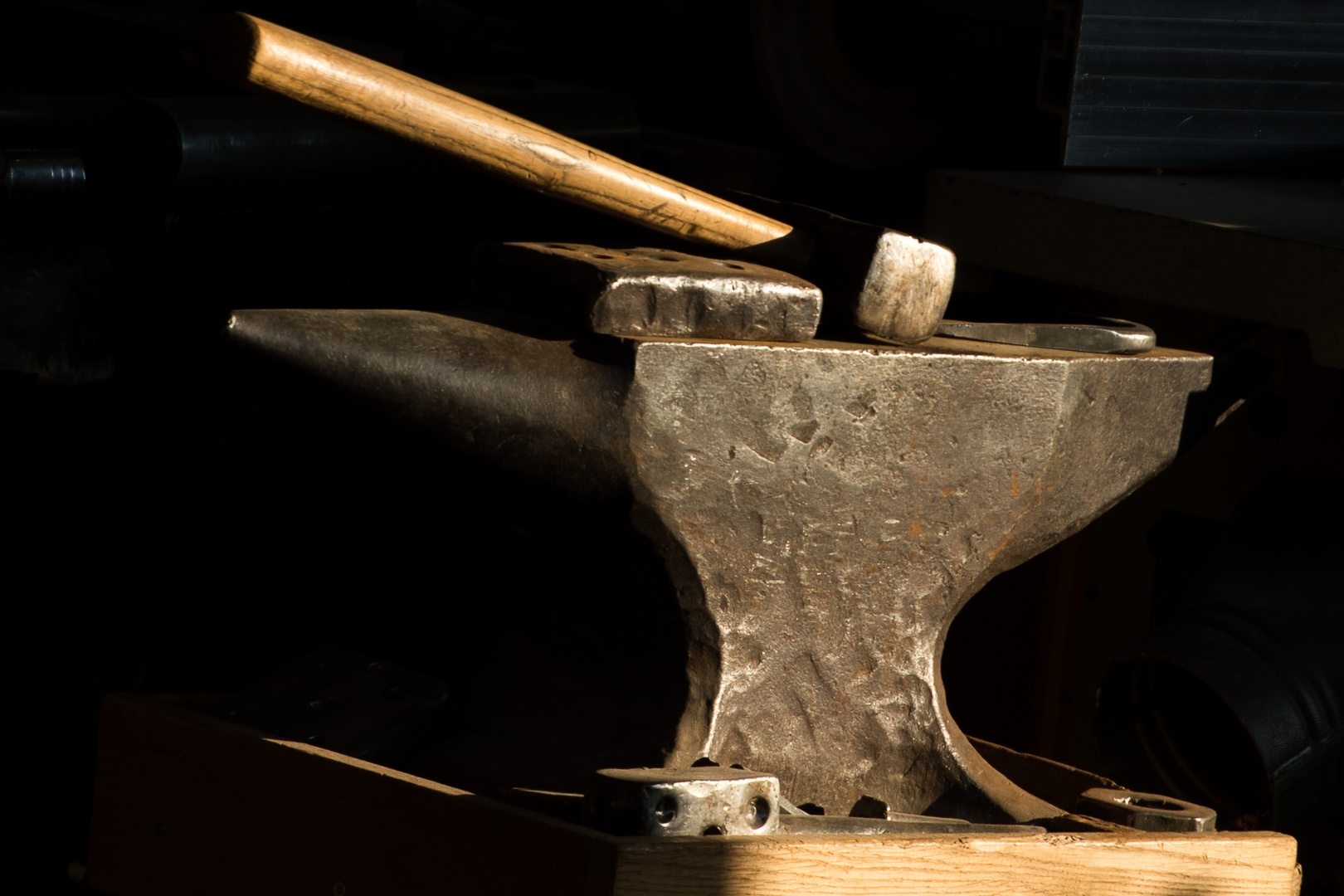 Amboss Bei Dem Kufer Foto Bild Monatswettbewerbe 2019 04 Werkbanke Bilder Auf Fotocommunity