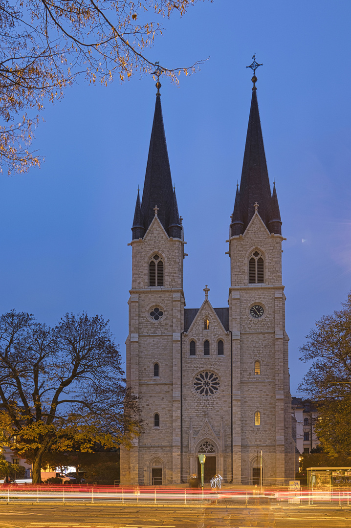 Ambrosiuskirche Magdeburg zur blauen Stunde