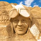 Amelia Earhart - Sand-Skulpturen-Ausstellung Pora 2022