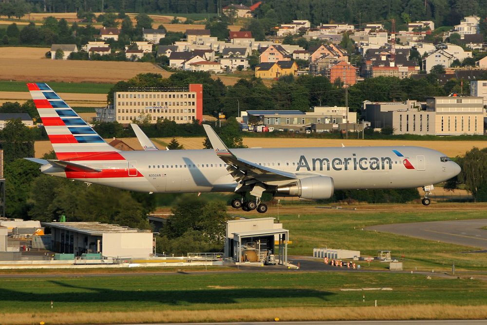 American Airlines Boeing 767-323(ER) N350AN