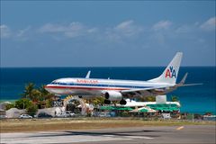 American Airlines Touch-down Sint Maarten SXM