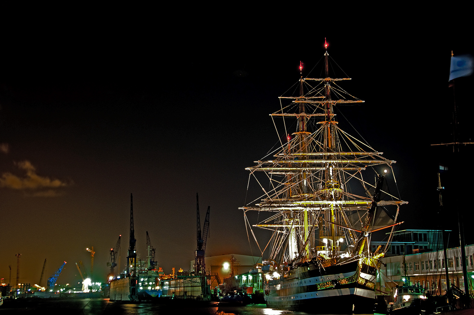 American Vespucci in Bremerhaven bei Nacht - SAIL 2010