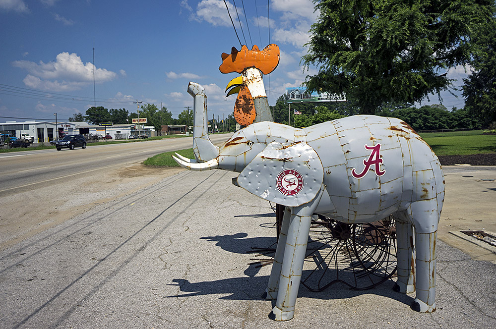 Americana: Roadside America - Metal Elephant