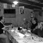 Amici in cantina (o taverna)