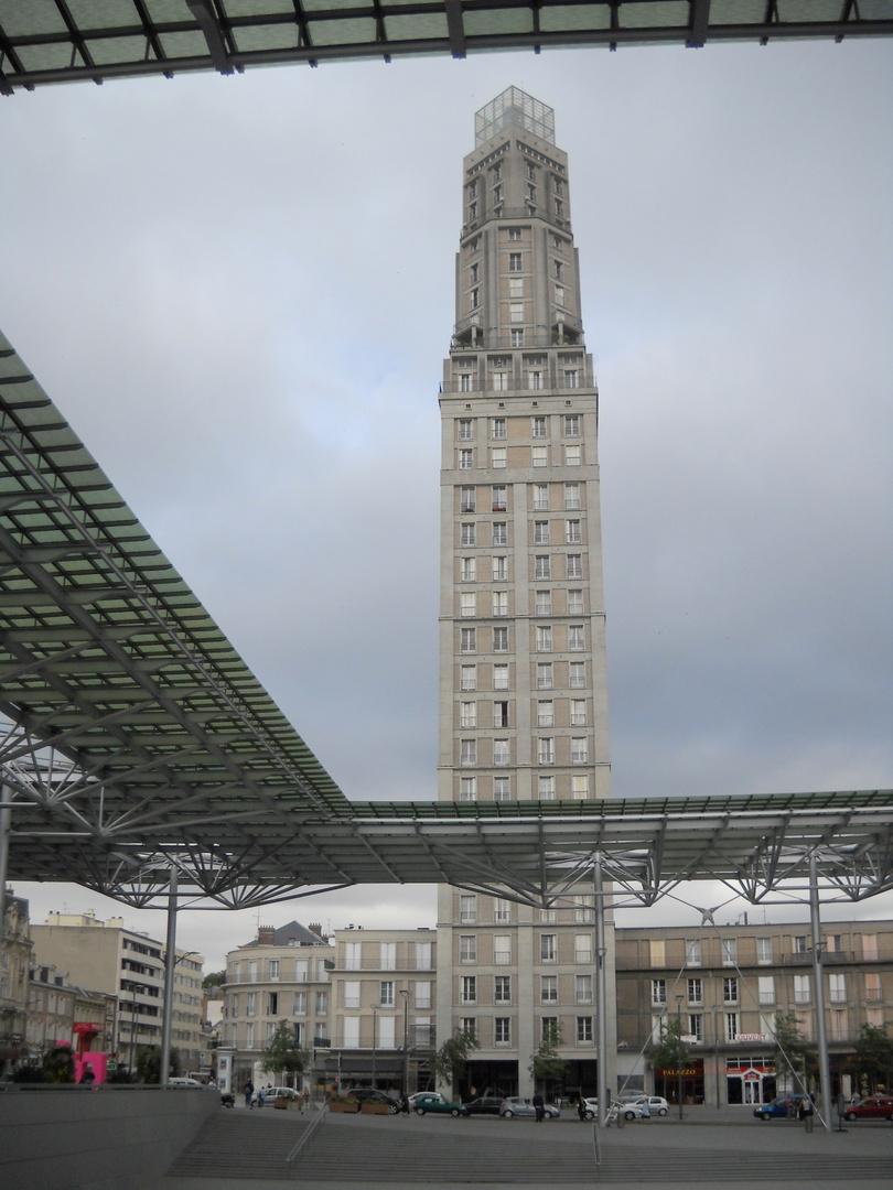 AMIENS " La Tour Perret "