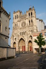 Amiens Westfassade im Abendlicht