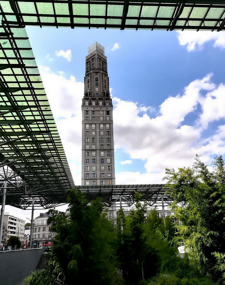 Amiens..la tour Perret vue de la Gare