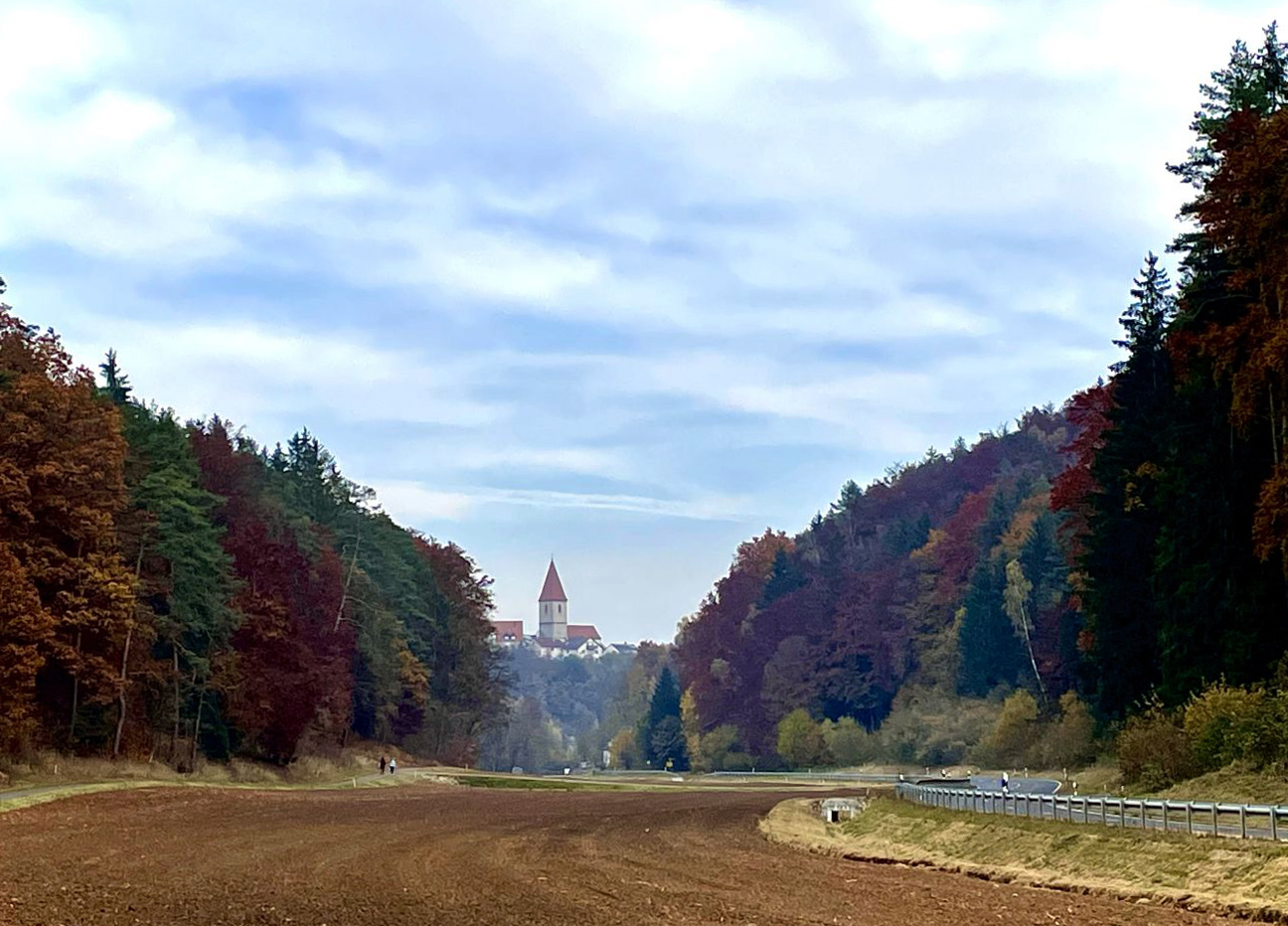 Ammerthal überm gepflügten Feld