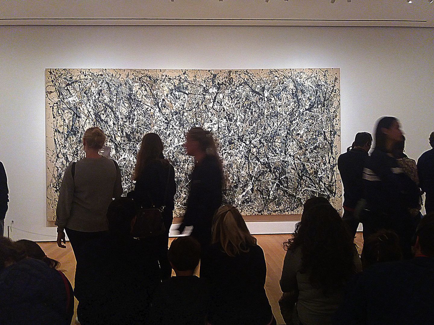 Ammirando. al Moma... .folla permettendo.....un 'opera diJackson Pollock