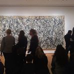 Ammirando. al Moma... .folla permettendo.....un 'opera diJackson Pollock