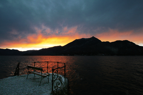 ammirando lo spettacolo del tramonto