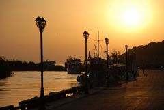 Ammoudia Hafen im Sonnenuntergang