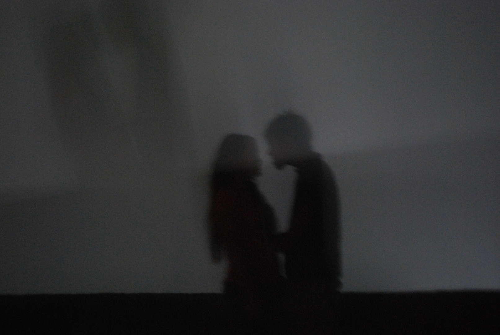 amoureux dans le brouillard de la nuit