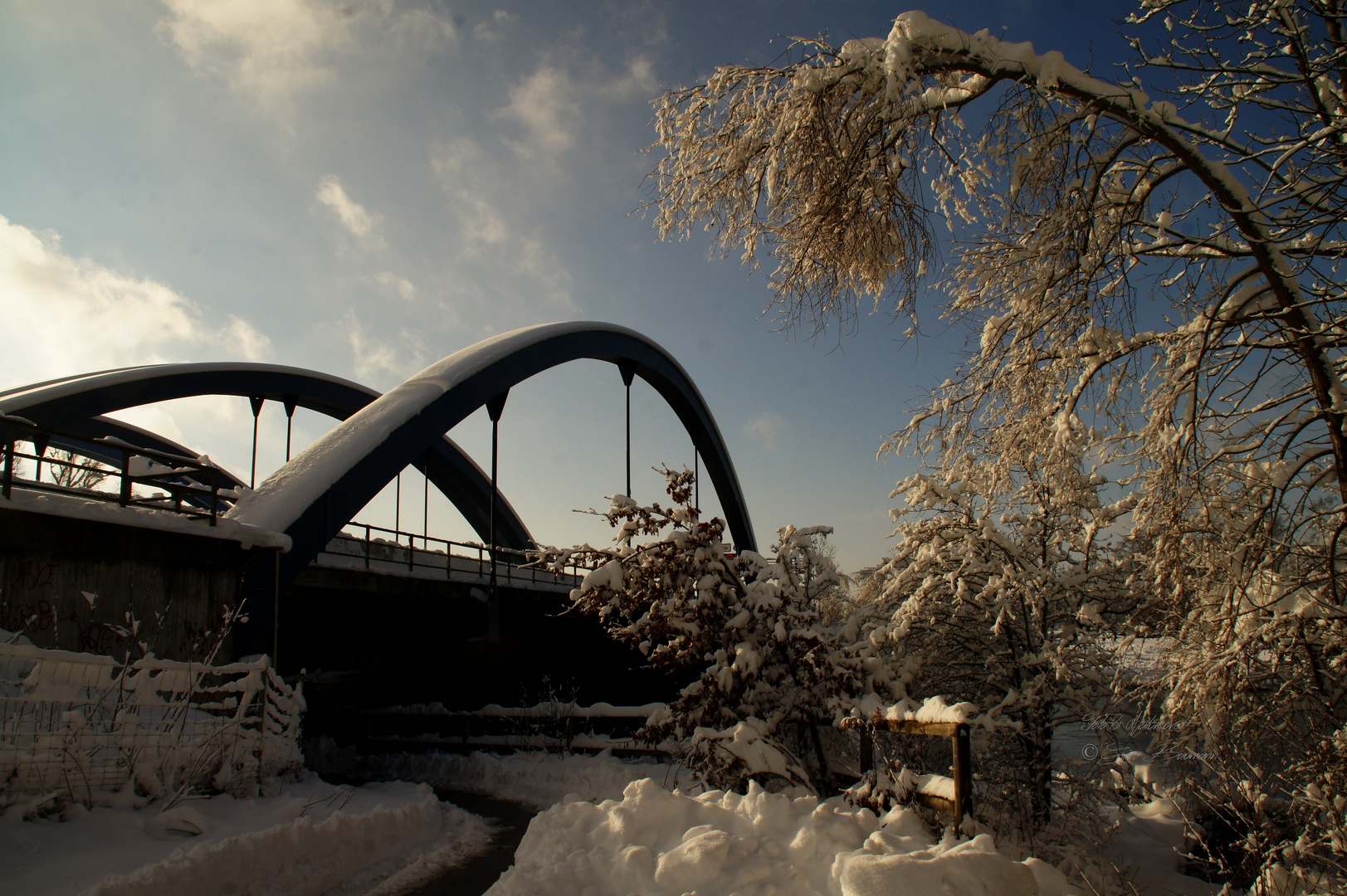 Amperbrücke im Schneekleid