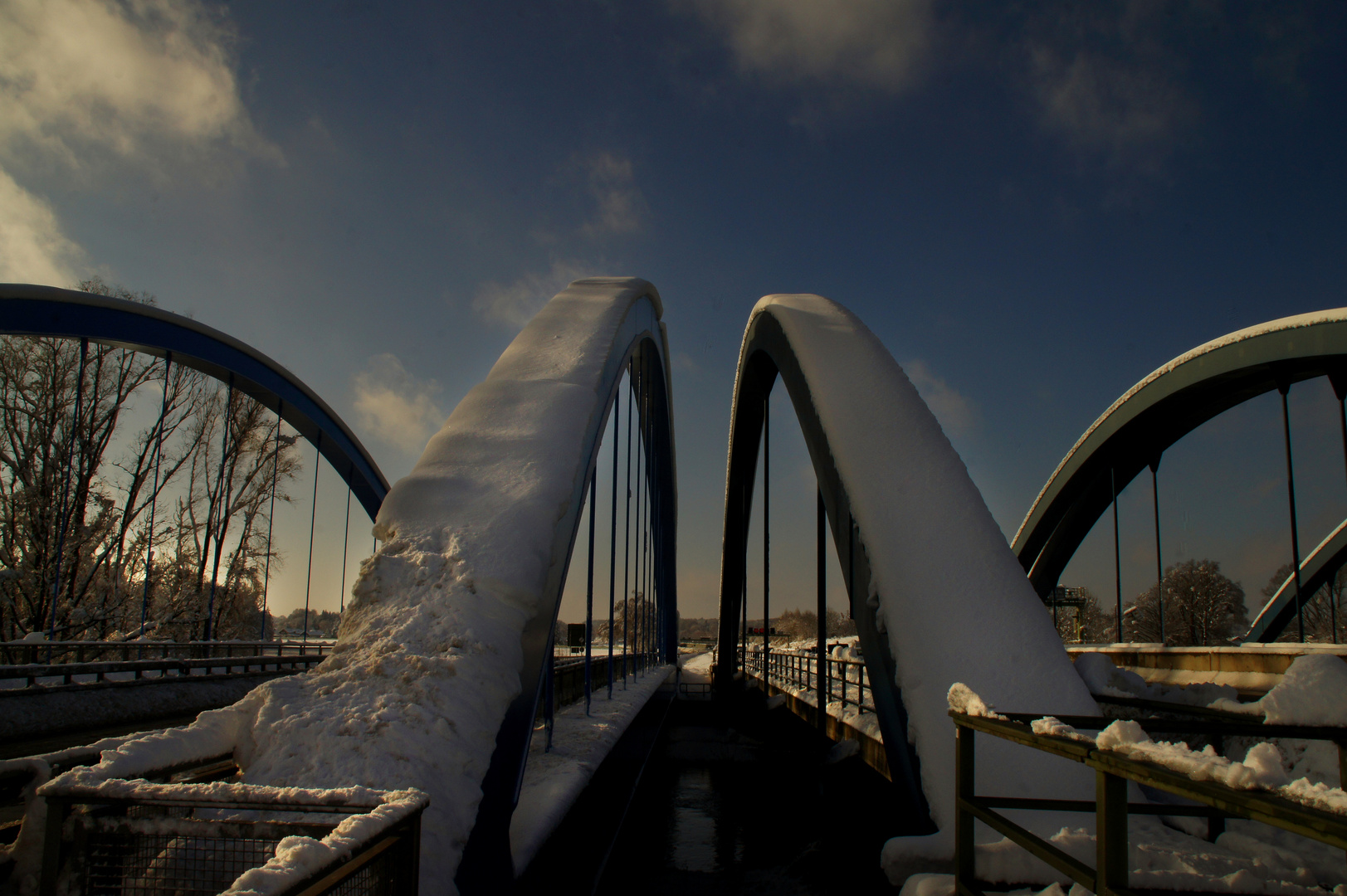 Amperbrücke im Schneekleid