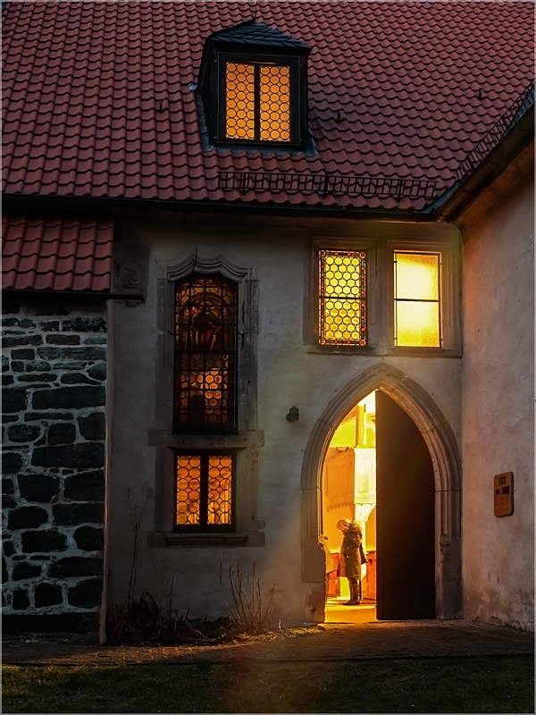 Ampfurth, Kirche am Abend